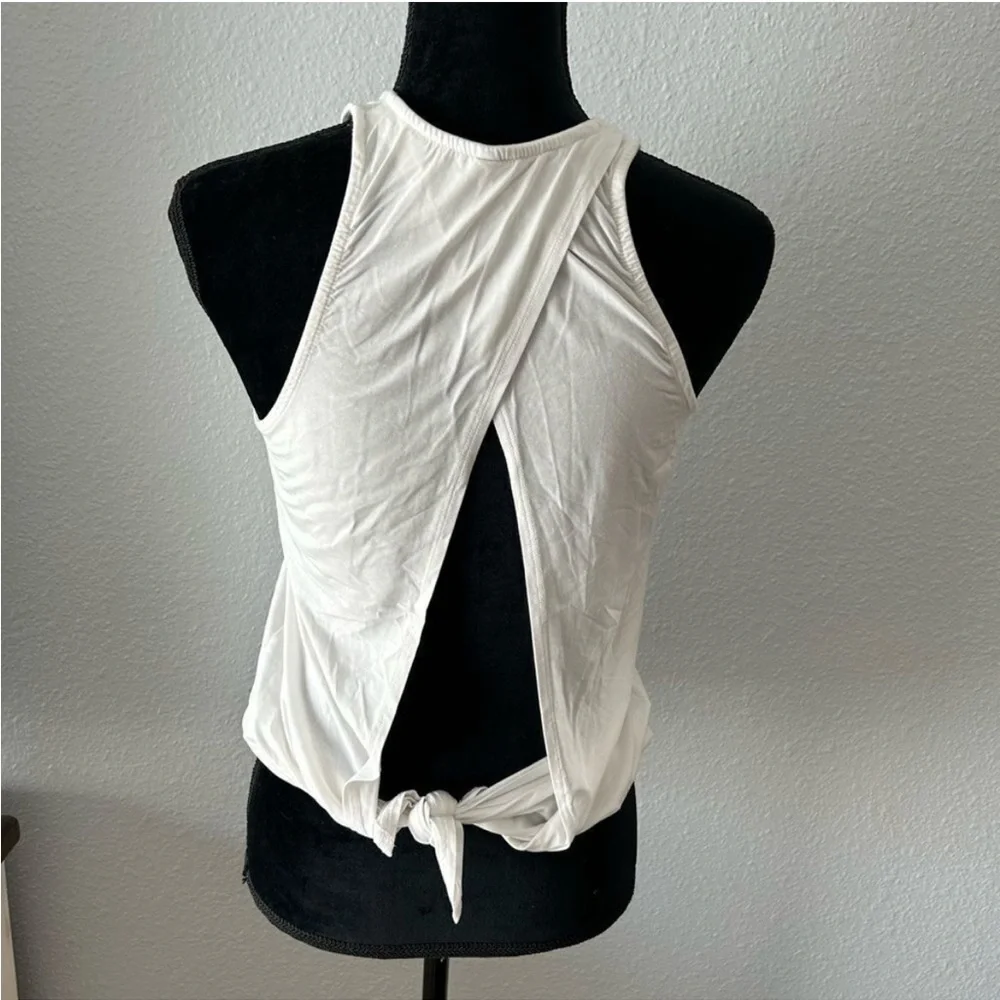 Carbon38 White Open-Back Tie Tank Top – Sleeveless Athletic Style - Picture 5 of 5